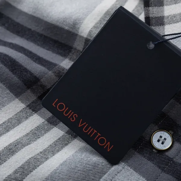 LV【LOUIS VUITTON 公式旗艦店】ルイヴィトン シャツ ご好評に付き再入荷 241119 LV【LOUIS VUITTON 公式旗艦店】ルイヴィトン シャツ ご好評に付き再入荷 241119
