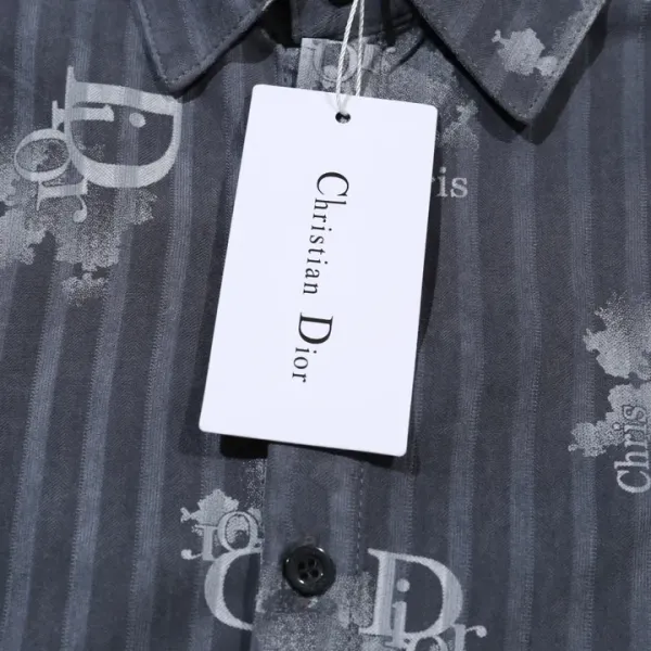 【DIOR  公式旗艦店】ディオール  シャツ  ご好評に付き再入荷 240816