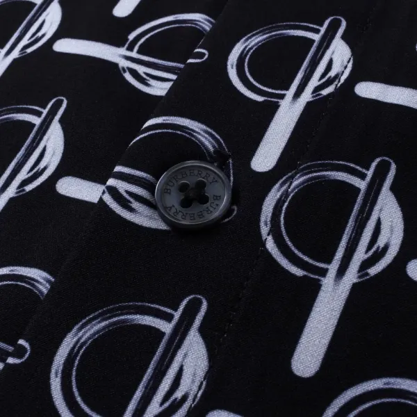 【BURBERRY 公式旗艦店】バーバリー シャツ ご好評に付き再入荷 250222 【BURBERRY 公式旗艦店】バーバリー シャツ ご好評に付き再入荷 250222