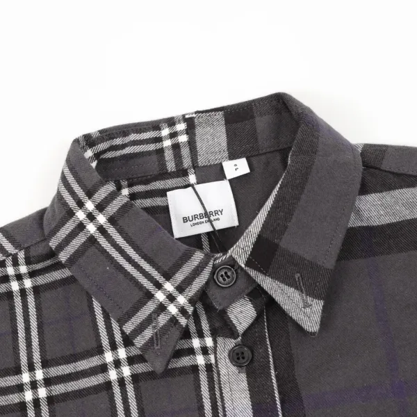 【BURBERRY  公式旗艦店】バーバリー  シャツ ご好評に付き再入荷 241119