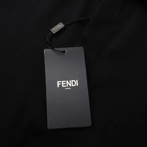 【FENDI 公式旗艦店】フェンディ  シャツ  ご好評に付き再入荷 250221