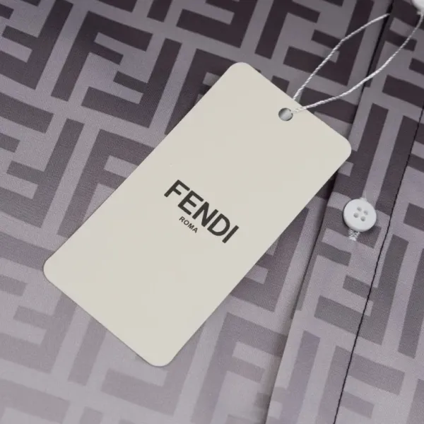 【FENDI  公式旗艦店】フェンディ  シャツ ご好評に付き再入荷  250221