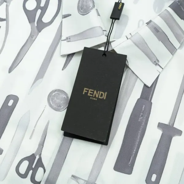 【FENDI 公式旗艦店】フェンディ  シャツ  ご好評に付き再入荷 240716