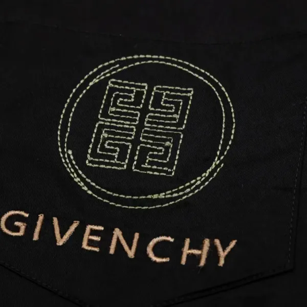 【GIVENCHY 公式旗艦店】ジバンシー シャツ ご好評に付き再入荷 240716 【GIVENCHY 公式旗艦店】ジバンシー シャツ ご好評に付き再入荷 240716