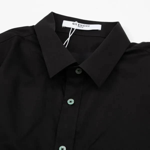 【GIVENCHY 公式旗艦店】ジバンシー シャツ ご好評に付き再入荷 240716 【GIVENCHY 公式旗艦店】ジバンシー シャツ ご好評に付き再入荷 240716