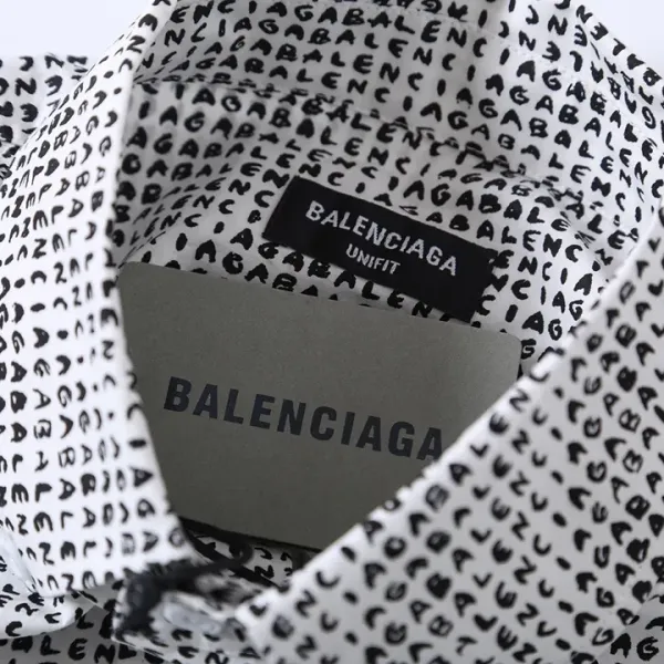 【BALENCIAGA 公式旗艦店】バレンシアガ  シャツ ご好評に付き再入荷  250218