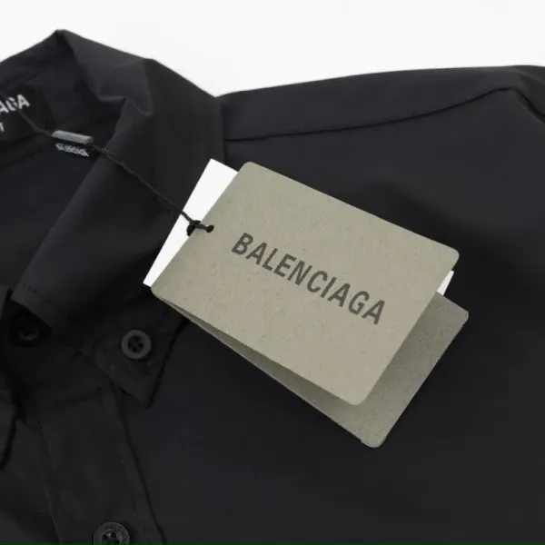 【BALENCIAGA 公式旗艦店】バレンシアガ  シャツ ご好評に付き再入荷  250218