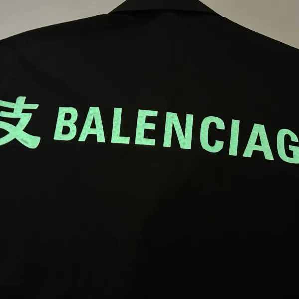 【BALENCIAGA 公式旗艦店】バレンシアガ  シャツ  ご好評に付き再入荷 240802