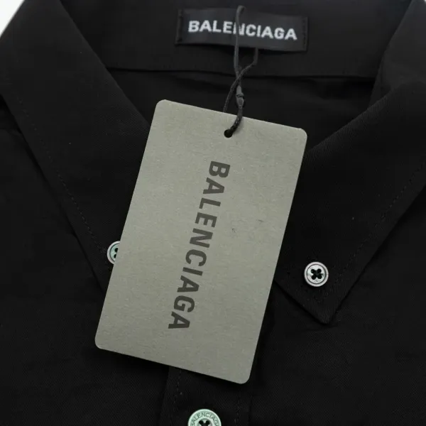 【BALENCIAGA 公式旗艦店】バレンシアガ  シャツ  ご好評に付き再入荷 240715