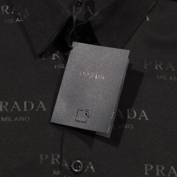 【PRADA 公式旗艦店】プラダ  シャツ  ご好評に付き再入荷 240803