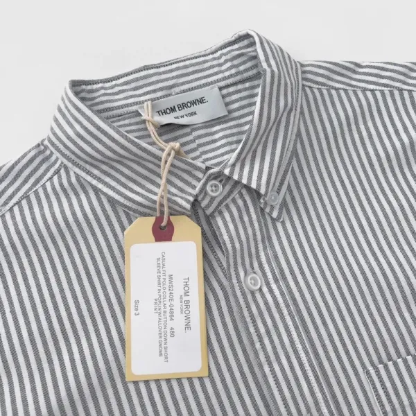 【ThomBrowne  公式旗艦店】トムブラウン   シャツ ご好評に付き再入荷  250221