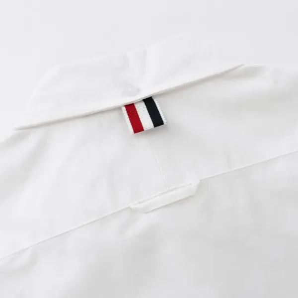 【ThomBrowne  公式旗艦店】トムブラウン   シャツ ご好評に付き再入荷  250221