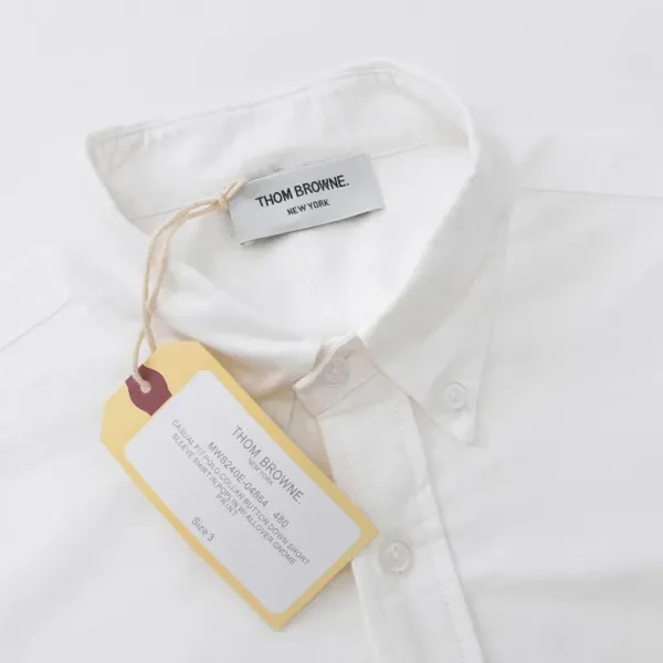 【ThomBrowne  公式旗艦店】トムブラウン   シャツ ご好評に付き再入荷  250221
