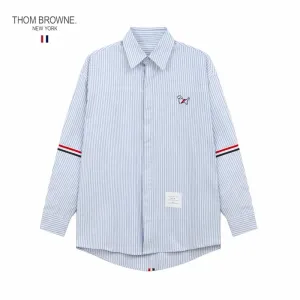【ThomBrowne  公式旗艦店】トムブラウン シャツ ご好評に付き再入荷  250221