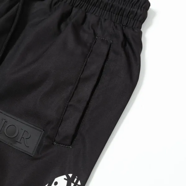 【DIOR  公式旗艦店】ディオール  ショートパンツご好評に付き再入荷！250225