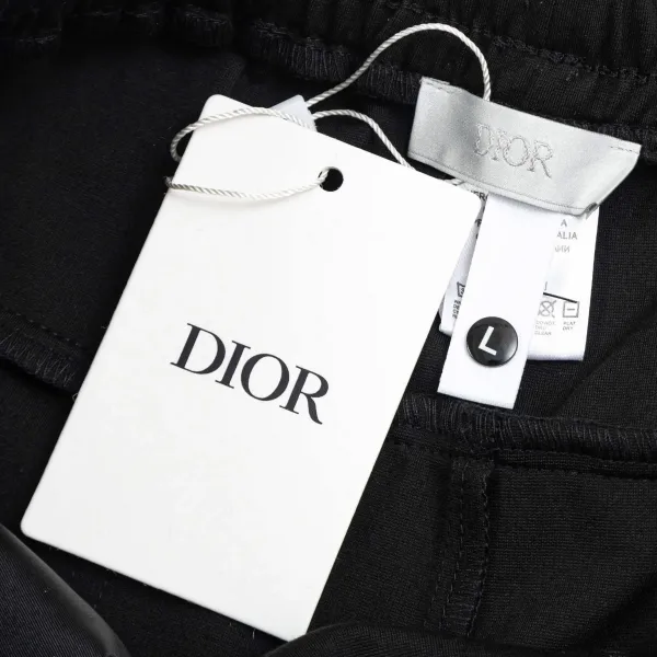 【DIOR  公式旗艦店】ディオール  ショートパンツご好評に付き再入荷！250225