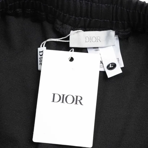 【DIOR  公式旗艦店】ディオール  ショートパンツご好評に付き再入荷！250225