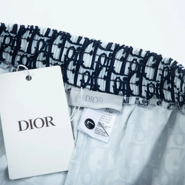 【DIOR  公式旗艦店】ディオール  ショートパンツご好評に付き再入荷！250225