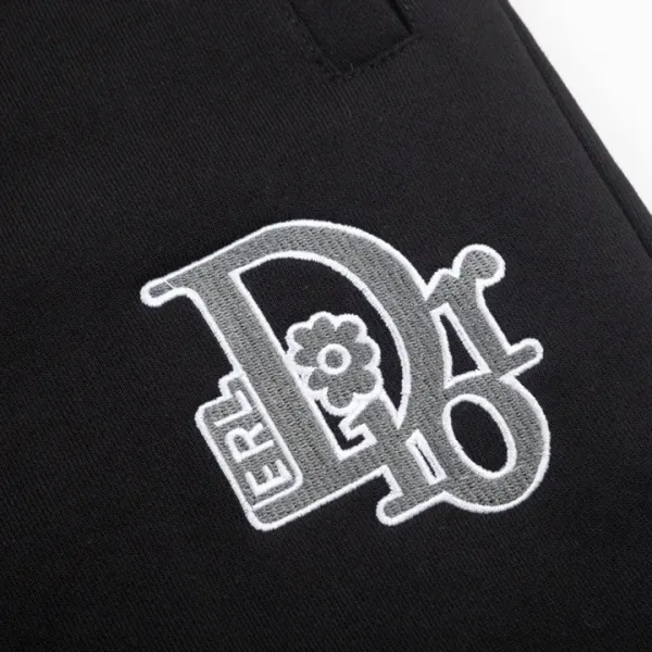 【DIOR  公式旗艦店】ディオール  ショートパンツご好評に付き再入荷！250225