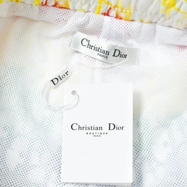 【DIOR  公式旗艦店】ディオール  ショートパンツ  ご好評に付き再入荷 240718