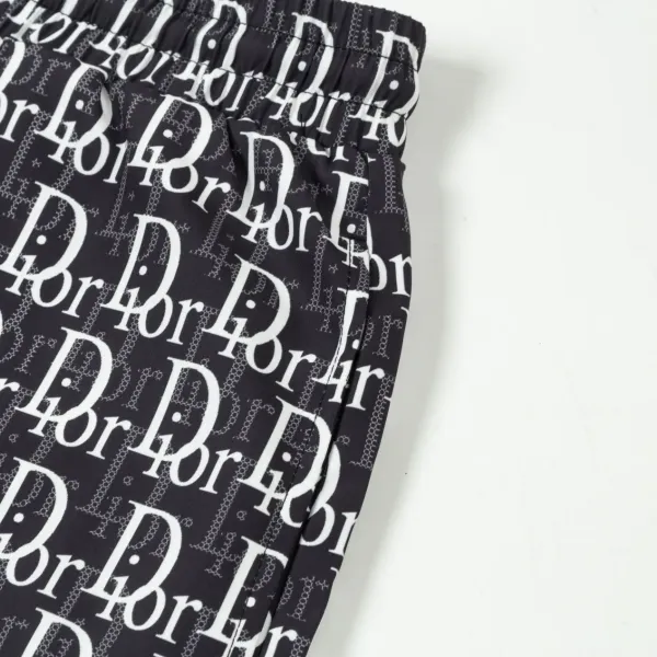 【DIOR  公式旗艦店】ディオール  ショートパンツ  ご好評に付き再入荷！