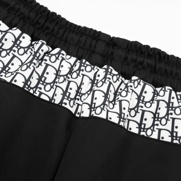 【DIOR 公式旗艦店】ディオール ショートパンツご好評に付き再入荷! 【DIOR 公式旗艦店】ディオール ショートパンツご好評に付き再入荷!