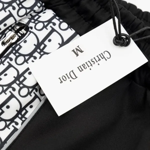 【DIOR 公式旗艦店】ディオール ショートパンツご好評に付き再入荷! 【DIOR 公式旗艦店】ディオール ショートパンツご好評に付き再入荷!