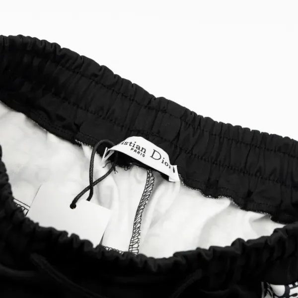 【DIOR 公式旗艦店】ディオール ショートパンツご好評に付き再入荷! 【DIOR 公式旗艦店】ディオール ショートパンツご好評に付き再入荷!