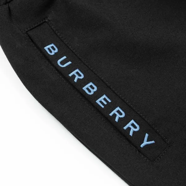 【BURBERRY 公式旗艦店】バーバリー ショートパンツご好評に付き再入荷!250226 【BURBERRY 公式旗艦店】バーバリー ショートパンツご好評に付き再入荷!250226
