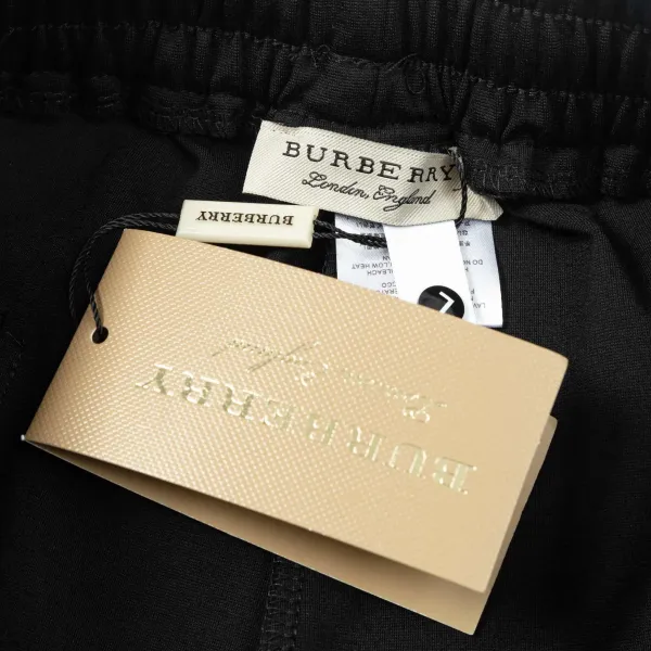 【BURBERRY 公式旗艦店】バーバリー ショートパンツご好評に付き再入荷!250226 【BURBERRY 公式旗艦店】バーバリー ショートパンツご好評に付き再入荷!250226