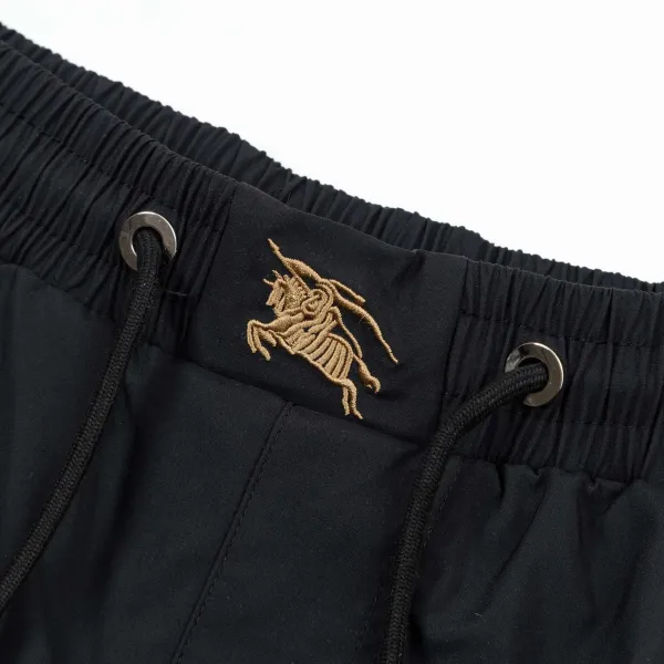 【BURBERRY  公式旗艦店】バーバリー  ショートパンツご好評に付き再入荷！250226