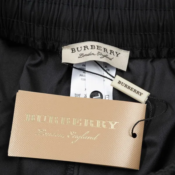 【BURBERRY  公式旗艦店】バーバリー  ショートパンツご好評に付き再入荷！250226