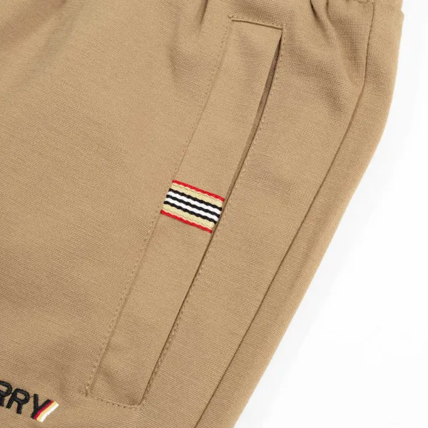 【BURBERRY  公式旗艦店】バーバリー  ショートパンツご好評に付き再入荷！250226