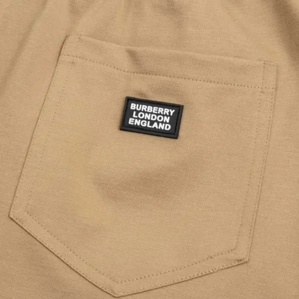 【BURBERRY  公式旗艦店】バーバリー  ショートパンツご好評に付き再入荷！250226