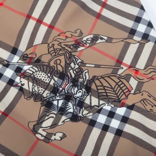 【BURBERRY  公式旗艦店】バーバリー  ショートパンツご好評に付き再入荷！250226