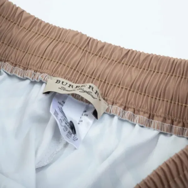 【BURBERRY  公式旗艦店】バーバリー  ショートパンツご好評に付き再入荷！250226
