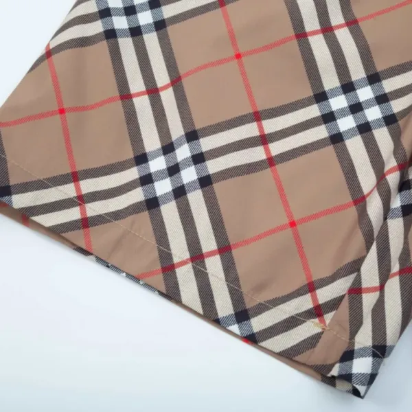 【BURBERRY  公式旗艦店】バーバリー  ショートパンツご好評に付き再入荷！250226