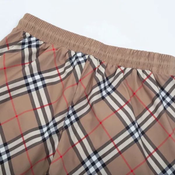 【BURBERRY  公式旗艦店】バーバリー  ショートパンツご好評に付き再入荷！250226