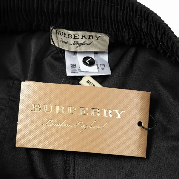 【BURBERRY  公式旗艦店】バーバリー  ショートパンツご好評に付き再入荷！250226