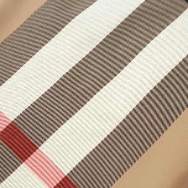 【BURBERRY 公式旗艦店】バーバリー ショートパンツご好評に付き再入荷 240801 【BURBERRY 公式旗艦店】バーバリー ショートパンツご好評に付き再入荷 240801