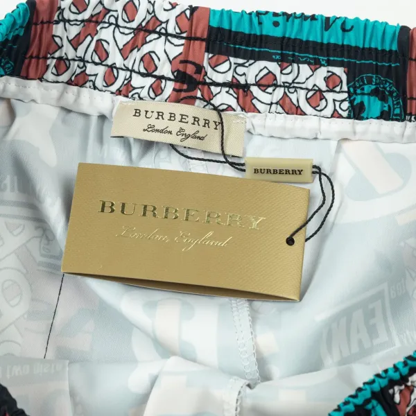 【BURBERRY  公式旗艦店】バーバリー  ショートパンツ  ご好評に付き再入荷！