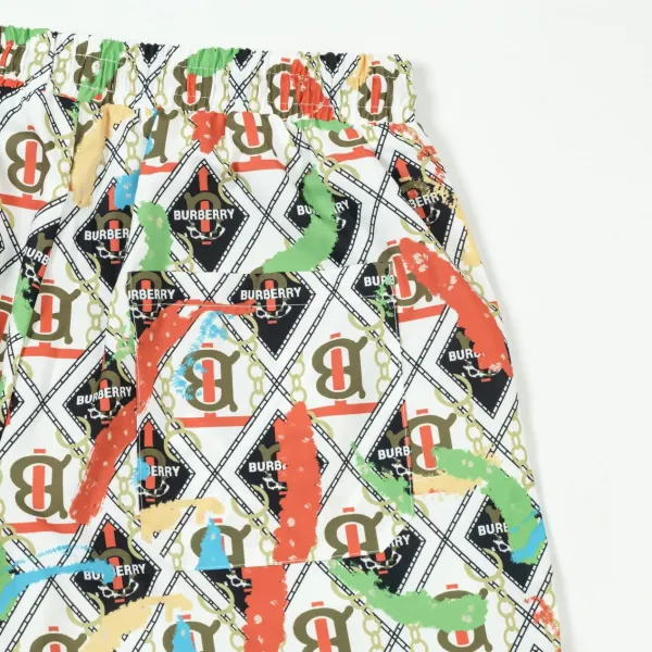 【BURBERRY 公式旗艦店】バーバリー ショートパンツ ご好評に付き再入荷! 【BURBERRY 公式旗艦店】バーバリー ショートパンツ ご好評に付き再入荷!