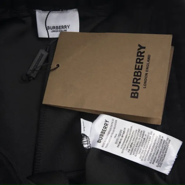 【BURBERRY  公式旗艦店】バーバリー  ショートパンツ  ご好評に付き再入荷！