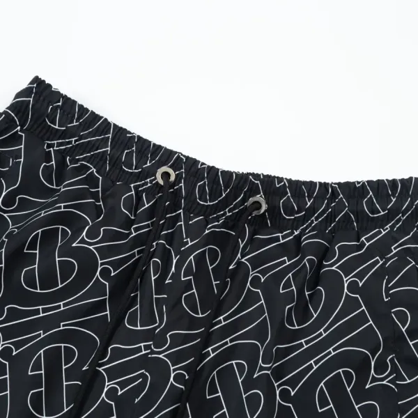【BURBERRY  公式旗艦店】バーバリー  ショートパンツ  ご好評に付き再入荷！