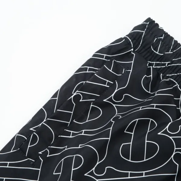 【BURBERRY  公式旗艦店】バーバリー  ショートパンツ  ご好評に付き再入荷！