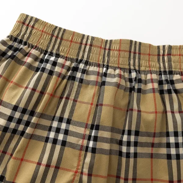 【BURBERRY  公式旗艦店】バーバリー  ショートパンツ  ご好評に付き再入荷！