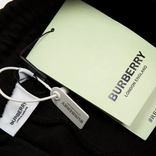 【BURBERRY 公式旗艦店】バーバリー ショートパンツご好評に付き再入荷! 【BURBERRY 公式旗艦店】バーバリー ショートパンツご好評に付き再入荷!