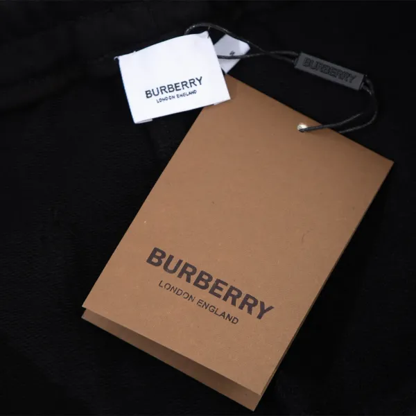【BURBERRY  公式旗艦店】バーバリー  ショートパンツ  ご好評に付き再入荷！