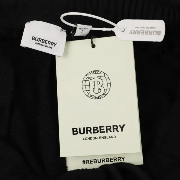【BURBERRY 公式旗艦店】バーバリー ショートパンツ ご好評に付き再入荷! 【BURBERRY 公式旗艦店】バーバリー ショートパンツ ご好評に付き再入荷!