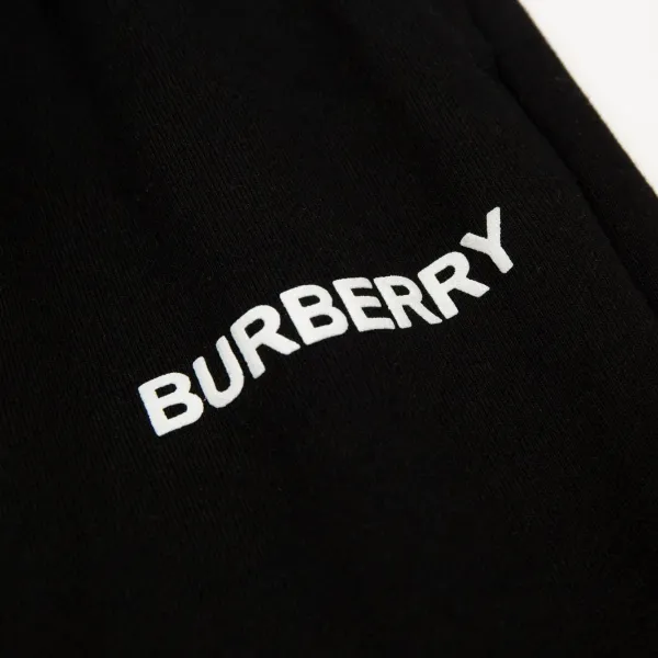 【BURBERRY  公式旗艦店】バーバリー  ショートパンツ  ご好評に付き再入荷！